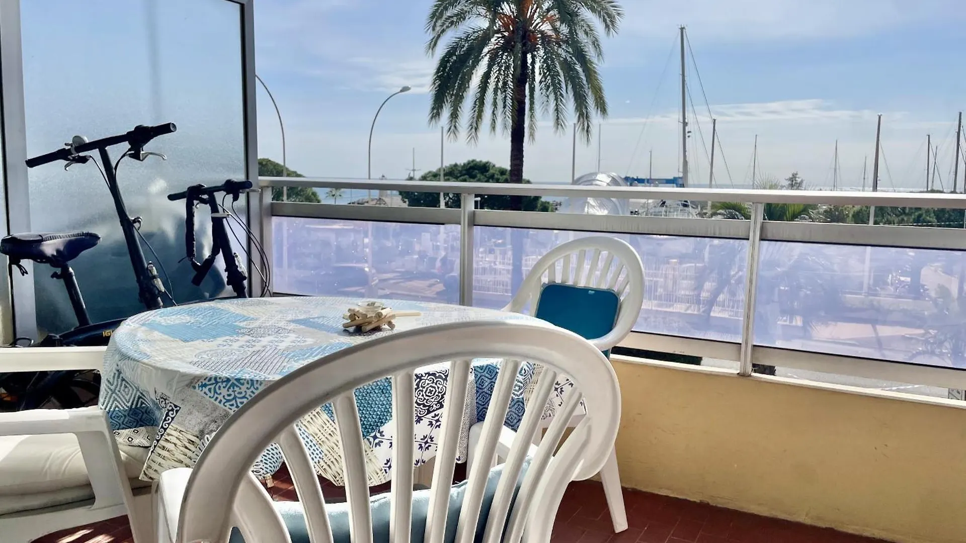 Studio Face Port Et Mer Menton