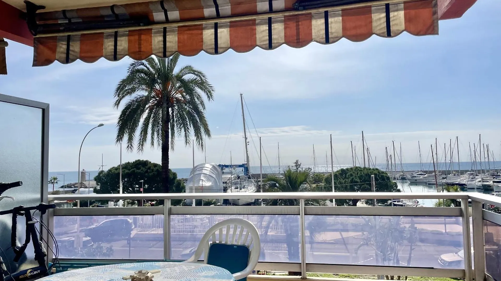 Studio Face Port Et Mer Menton